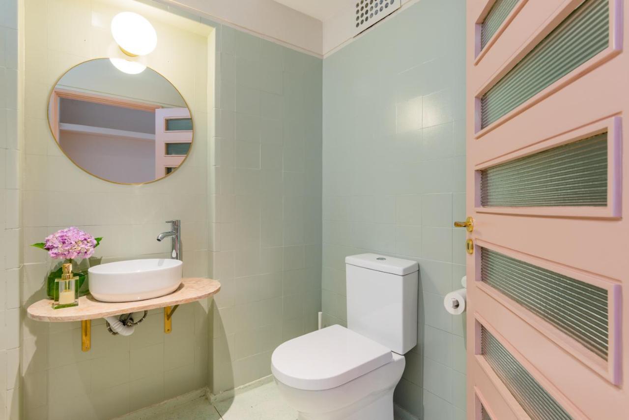 Apartment Amazing Duplex - Mid Century Experience & Parking *