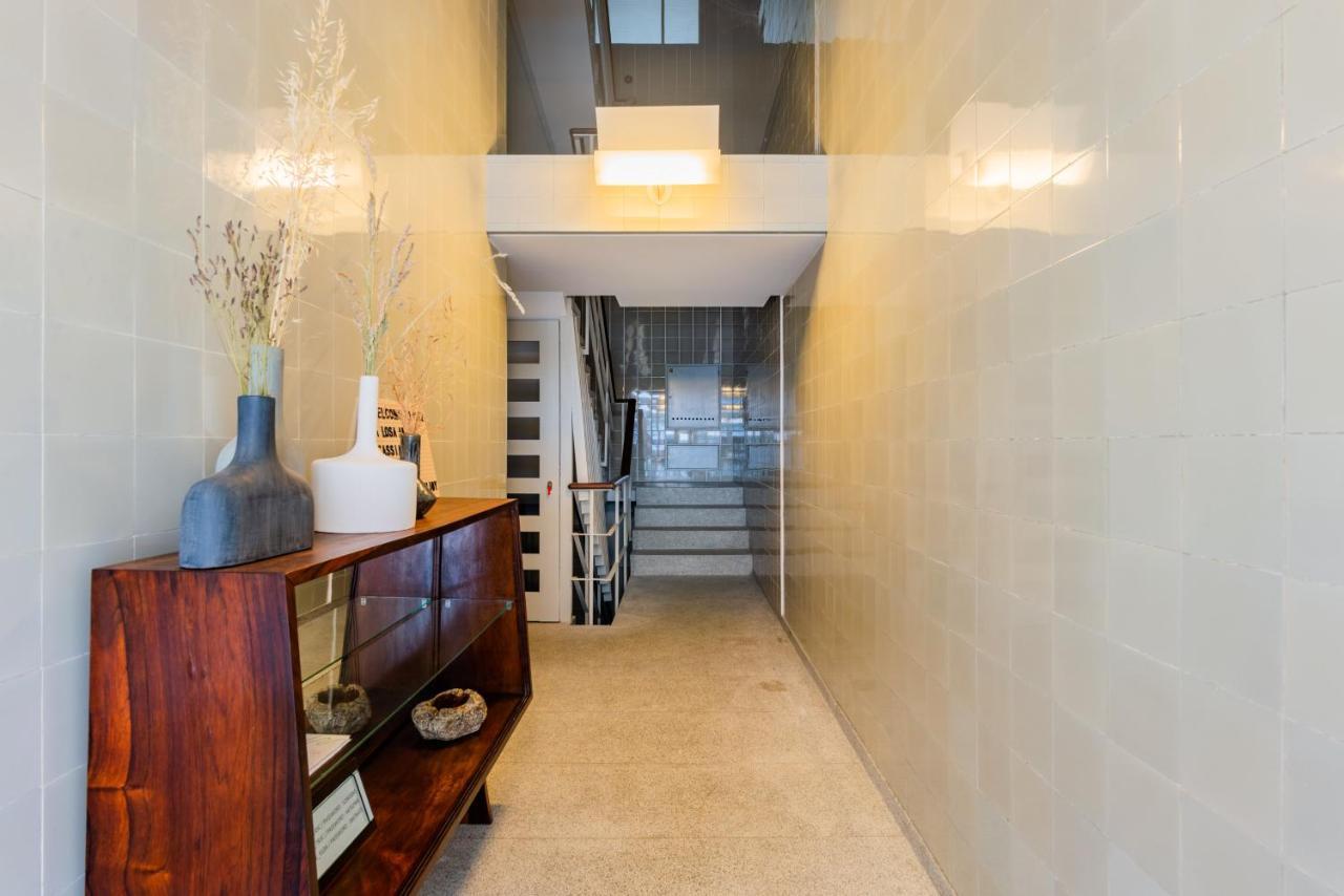 Apartment Amazing Duplex - Mid Century Experience & Parking *