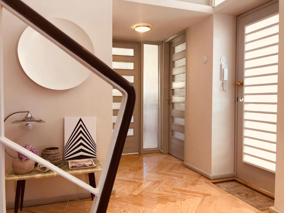 Apartment Amazing Duplex - Mid Century Experience & Parking